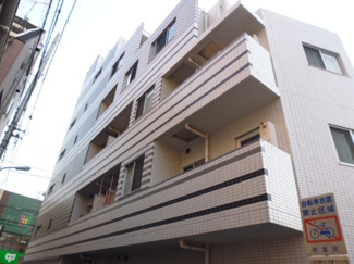 【外観】 | 鉄筋コンクリート造のがっちりとした建物
