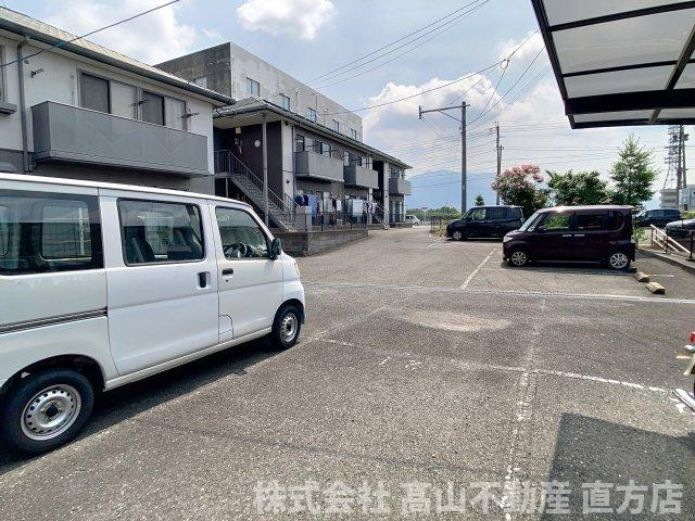 直方市新町１丁目のアパートの駐車場