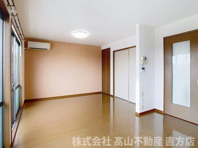 直方市新町１丁目のアパートの居間・リビング