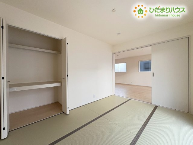 寄居町露梨子　新築一戸建て　リーブルガーデン　02の収納|和室に設けられた、お布団もスッポリ収まるワイドな押し入れ収納です！季節物の厚手の寝具や、お子様のおもちゃ、座布団などを1箇所にまとめて収納できるため、お部屋をいつでも広々と使えます☆