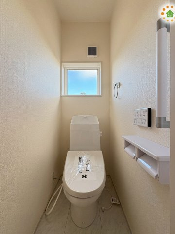 寄居町露梨子　新築一戸建て　リーブルガーデン　02のトイレ|2階部分にも独立して設置されているため、朝の混雑時にも順番を待つことなくスムーズに使えます！夜中に1階まで階段を降りる必要がないため、小さなお子様や就寝時でも安心して利用できて便利です(/・ω・)/