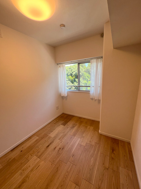 ガーデンハウスの洋室