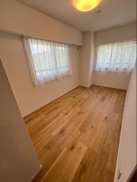 ガーデンハウスの洋室