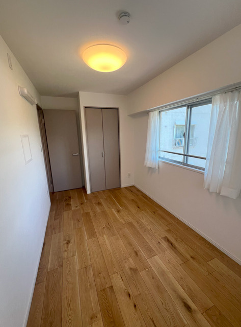 ガーデンハウスの洋室