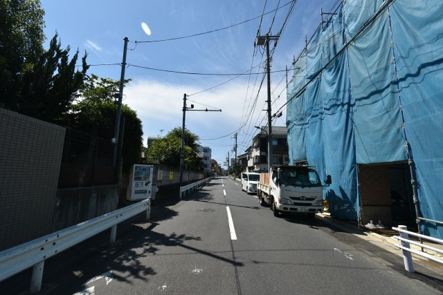 井草2丁目・新築戸建・3号棟の前面道路含む現地写真