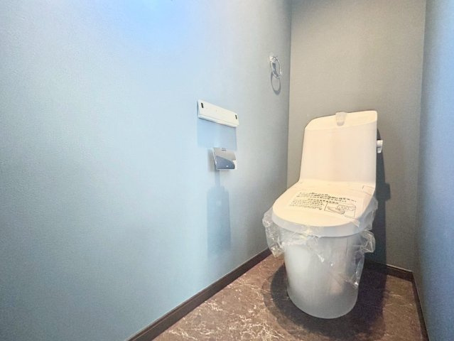 北区滝野川4丁目　新築戸建のトイレ|ウォシュレット付きのトイレはいつも快適！


ご内見希望・資料請求などお気軽にお問い合わせ下さい！
03-5990-5201