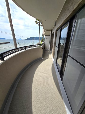 福岡市西区小戸３丁目の中古マンションのバルコニー