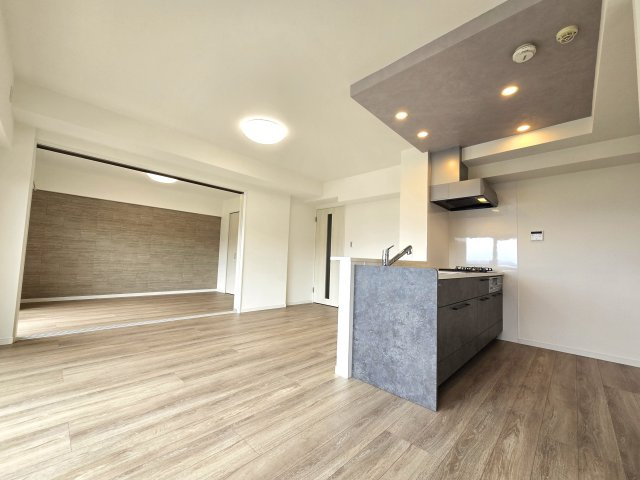 福岡市西区小戸３丁目の中古マンションの居間・リビング