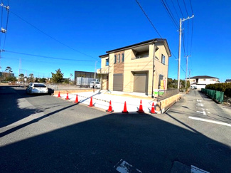 【前面道路含む現地写真】