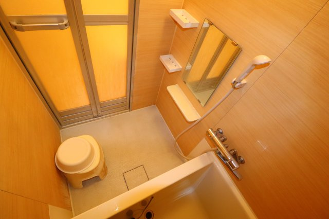 アジュールメゾン十条の浴室