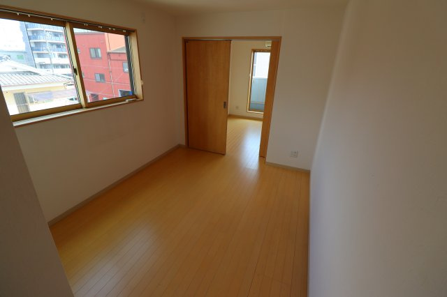 アジュールメゾン十条の居間・リビング|DK７．５帖です！