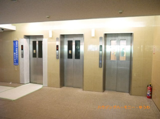 【その他共用部分】 | 忙しい朝にも安心、エレベーターが３基設置されています！