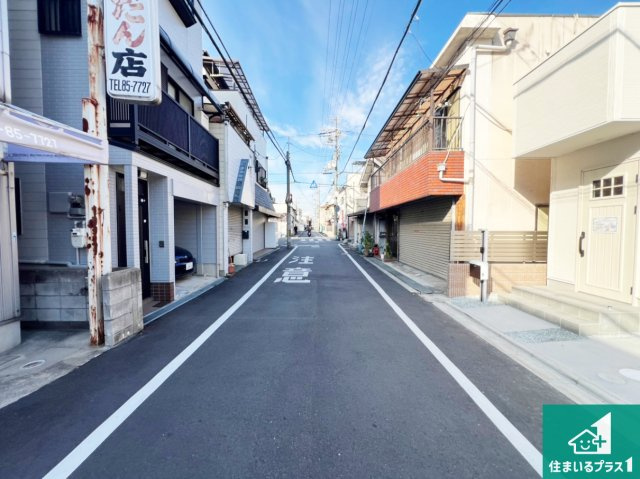 29(土)30(日)現地説明会！◆東大阪市豊浦町　全5邸の前面道路含む現地写真|周辺は閑静な住宅街！前面道路広々で車の出し入れも便利です。駐車が苦手な方でも安心して車庫入れできます！