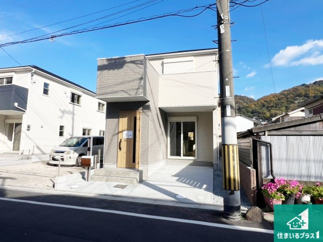 東大阪市豊浦町　第1期　新築一戸建ての外観|周辺は落ち着いた街並みの住宅地！子育てがしやすい住環境です！まだ未完成ですが、現地でしかわからない事もございます。是非一度ご覧ください。