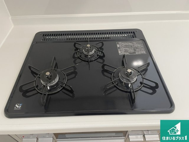 東大阪市大蓮南　第3期　新築一戸建ての設備|ダブル高火力Ｓｉセンサー付きコンロ！３口あるので、まとめて料理をする時も大活躍！