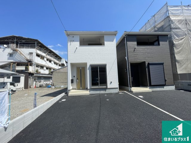 東大阪市大蓮南　第3期　新築一戸建ての外観|安心の10年保証！外観を美しく保ち、雨水で汚れを落とします！気になることがありましたら、お気軽にお問い合わせください！