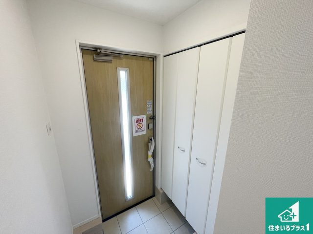 東大阪市大蓮南　第3期　新築一戸建ての玄関|シューズボックスにはたくさんの靴が収納できるので玄関周りはいつもスッキリ！ご家族が増えても安心！