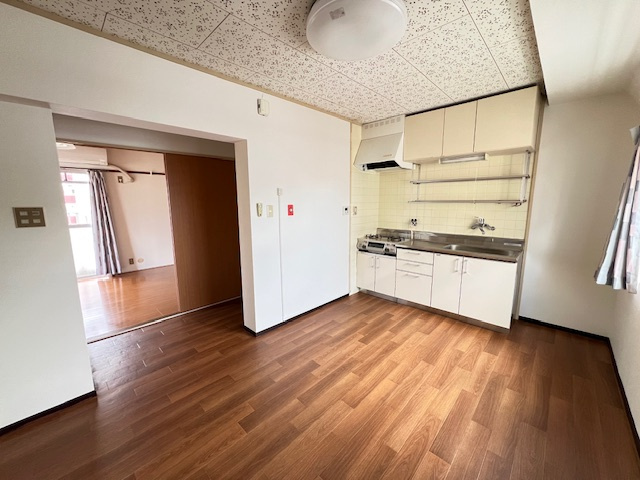 【居間・リビング】 | エメラルドマンション三萩野（A-1）