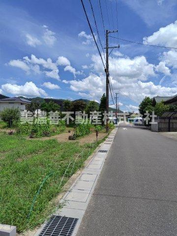 ６５７１０　岐阜市雄総柳町土地の前面道路含む現地写真