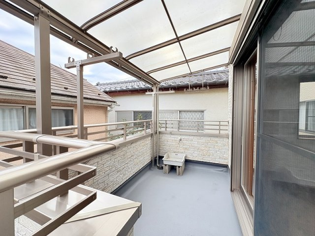 【バルコニー】 | 新座市野寺4丁目　中古一戸建住宅　(保谷店) | 陽当たり良くお洗濯に便利な南東バルコニー