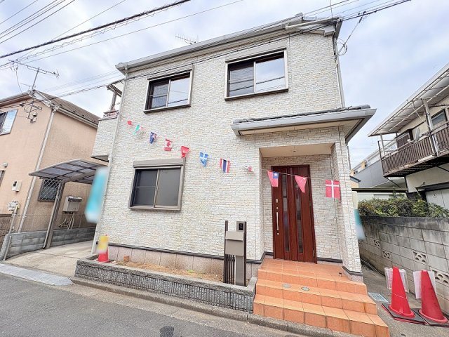 【外観】 | 新座市野寺4丁目　中古一戸建住宅　(保谷店) | 湧き水が流れる緑豊かな公園も近く穏やかな環境です。(野寺親水公園まで徒歩6分)