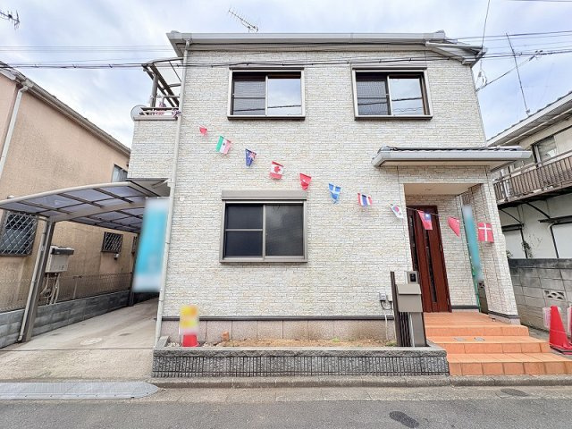 【外観】 | 新座市野寺4丁目　中古一戸建住宅　(保谷店) | カーポート設置済みなので、大切なお車を雨や紫外線から守りながら保管ができます。