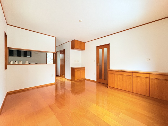 【居間・リビング】 | 新座市野寺4丁目　中古一戸建住宅　(保谷店) | ナチュラルな美しさを放つLDK14帖。