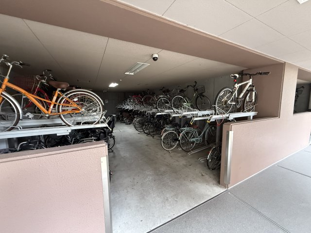 リビオ上野芝ガーデンズの駐輪場