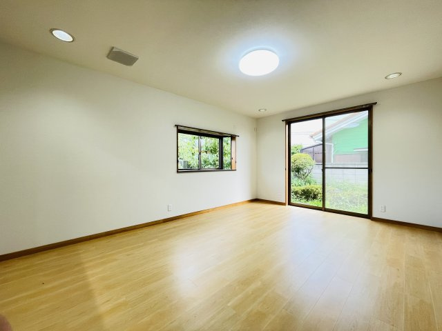 【居間・リビング】 | 本庄市小島南3丁目　中古戸建