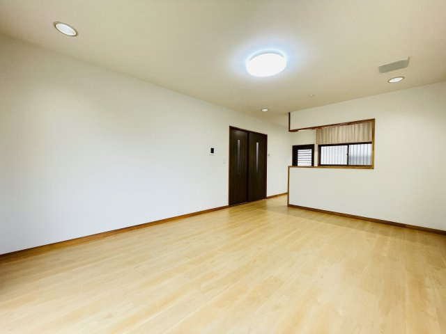 【居間・リビング】 | 本庄市小島南3丁目　中古戸建