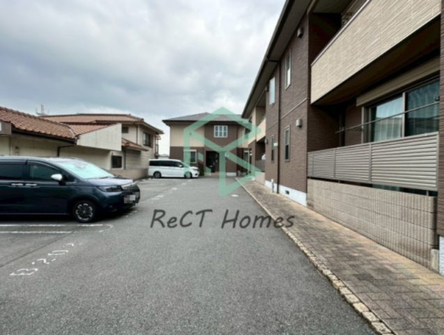 ヴィラーチェH&K A棟の駐車場