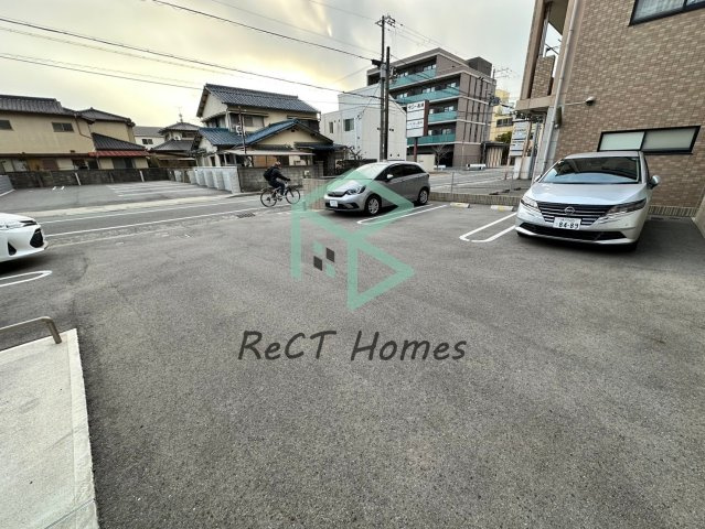 姫路市安田２丁目の賃貸マンションの駐車場