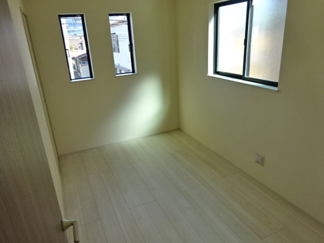 【洋室】 | 函南町仁田35番 新築建売分譲住宅 建物＋土地 TW05772 | 函南町仁田A号棟　洋室5帖 ※令和8年1月29日撮影写真