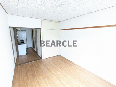 【居間・リビング】 | ハイツシティ丹波橋A棟 | こちらのリビングで趣味の時間をお楽しみください