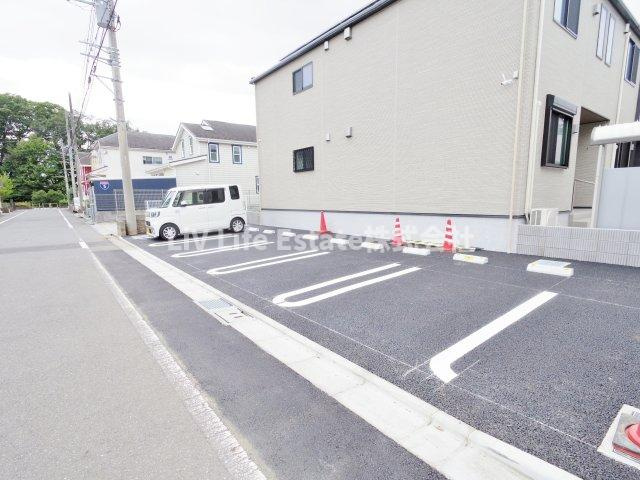 カリーノⅧの駐車場