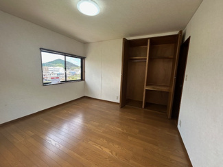 【洋室】 | 岐阜市芥見南山！築28年中古住宅！ハウスクリーニング・シロアリ点検済み！そのままでお住みいただけます | 岐阜市芥見南山！築28年中古住宅！ハウスクリーニング・シロアリ点検済み！そのままでお住みいただけます