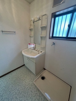 【独立洗面台】 | 岐阜市芥見南山！築28年中古住宅！ハウスクリーニング・シロアリ点検済み！そのままでお住みいただけます | 岐阜市芥見南山！築28年中古住宅！ハウスクリーニング・シロアリ点検済み！そのままでお住みいただけます