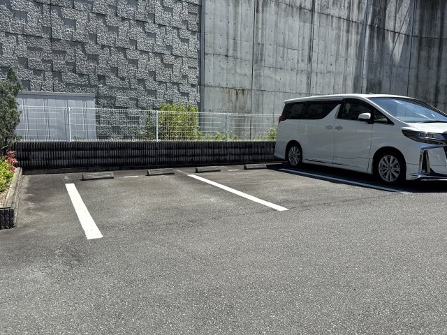 グレイスコート　D棟の駐車場
