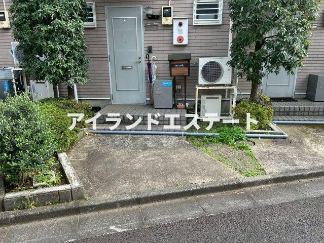 コートハウスⅡ　ペット相談可　リフォーム中　バイク駐輪場無料のエントランス