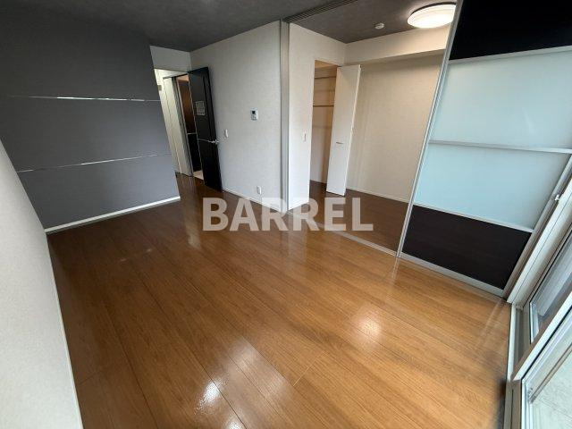 ドマーニ・マエガワの寝室