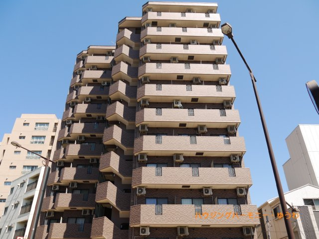 【外観】 | ヴェルト池袋 | モダンでスタイリッシュな印象を与えるブラウンを基調とした外観。