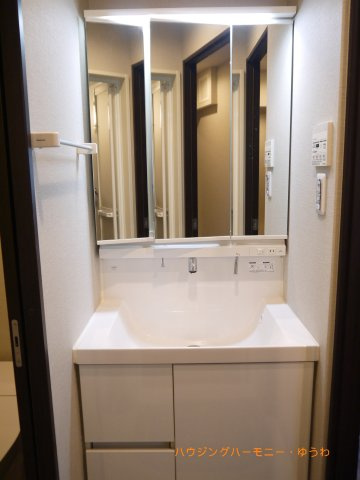 【独立洗面台】 | ヴェルト池袋 | ご家族の1日が始まり、1日の終わりを締めくくる洗面空間。