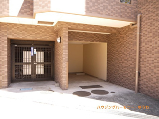 【その他共用部分】 | 屋根付きの駐輪場となっていますので、雨の日でも大切な自転車が濡れずに済みます。