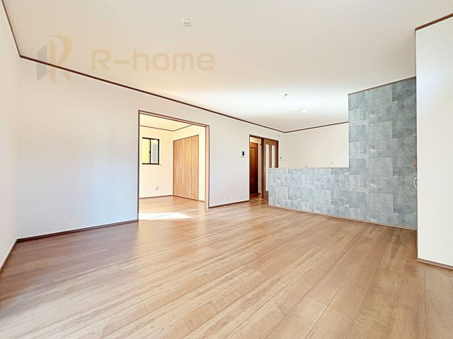 流山市加1丁目　新築戸建て　A号棟の居間・リビング|広くて明るいＬＤＫ♪ ゆったりくつろげるリビングスペースで、ご家族皆様の笑顔が溢れます。