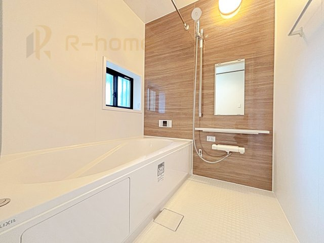流山市加1丁目　新築戸建て　A号棟の浴室|足を伸ばしてもゆったりできるバスルーム♪機能性も取り入れて使い易さも保証します♪