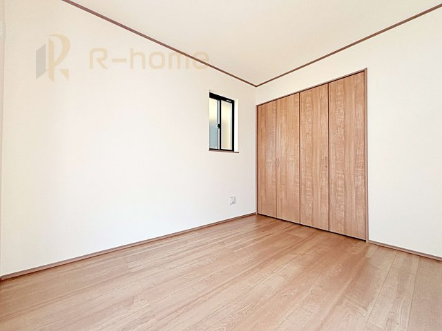 流山市加1丁目　新築戸建て　A号棟の洋室|1階洋室はゲストルーム、キッズスペースとしても利用可能♪
開放してリビングと繋げればゆとりの大空間！