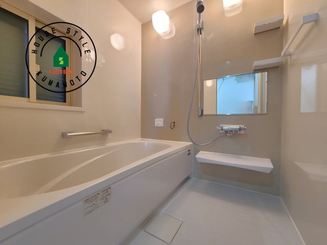 熊本市北区徳王2丁目第1-3棟（2号棟）の内観：施工例|1日の疲れを癒してくれる広々バスルーム。雨の日のお洗濯にも大活躍な浴室乾燥機付です！