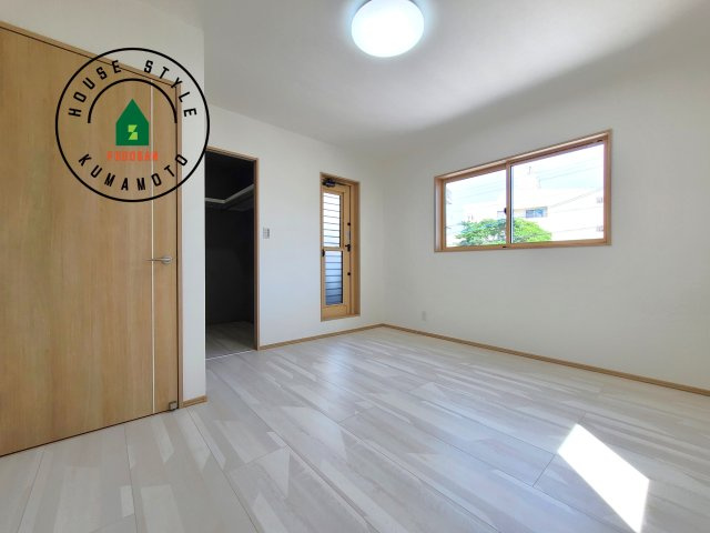 熊本市北区徳王2丁目第1-3棟（2号棟）の内観：施工例|主寝室には収納力に優れたクローゼットがありますので、お部屋もすっきり片付きます。