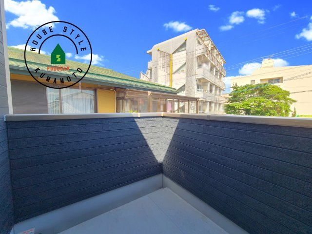 熊本市北区徳王2丁目第1-3棟（2号棟）の外観：施工例|風をしっかりと感じられるバルコニーでは、毎日が洗濯日和です。広々としているので洗濯も楽しくなるでしょうし、気分転換にバルコニーからの眺めを楽しむのもいいでしょう。