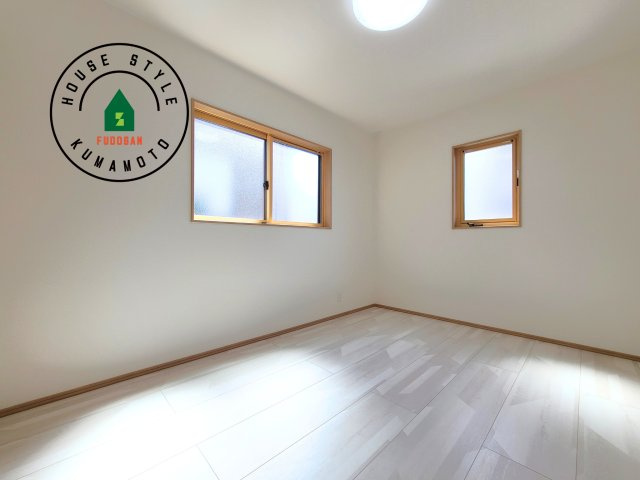 熊本市北区徳王2丁目第1-3棟（2号棟）の内観：施工例|採光良好な洋室は全居室、複層ガラスの遮熱効果と断熱効果で、一年中快適に過ごせます。